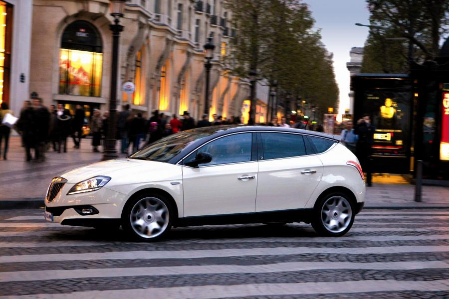 Lancia Delta 2008 года  (фото 31 из 94)